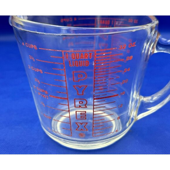 Pyrex 4-Cup D handle 532 glass measuring cup 1-quart USA red lettering FLAW - Picture 8 of 12